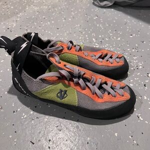 Evolv climbing shoes size 3 euro 36
